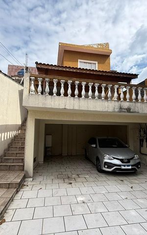 Casa à venda com 130m², 3 quartos e 4 vagas Casa à venda com 130m², 3 quartos e 4 vagasGaragem