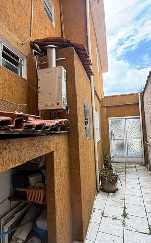 Casa à venda com 130m², 3 quartos e 4 vagas Casa à venda com 130m², 3 quartos e 4 vagasÁrea externa