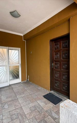 Casa à venda com 130m², 3 quartos e 4 vagas Casa à venda com 130m², 3 quartos e 4 vagasÁrea externa