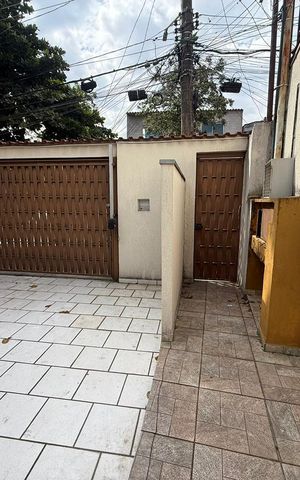 Casa à venda com 130m², 3 quartos e 4 vagas Casa à venda com 130m², 3 quartos e 4 vagasÁrea externa