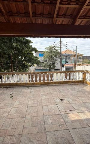Casa à venda com 130m², 3 quartos e 4 vagas Casa à venda com 130m², 3 quartos e 4 vagasÁrea externa