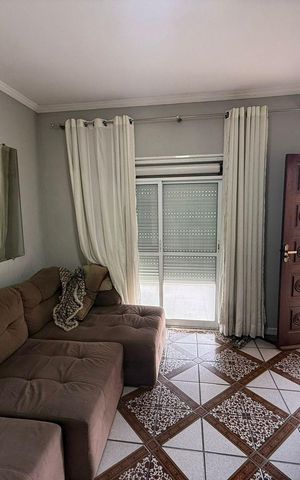 Casa à venda com 130m², 3 quartos e 4 vagas Casa à venda com 130m², 3 quartos e 4 vagasSala