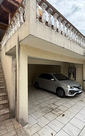 Casa à venda com 130m², 3 quartos e 4 vagas Casa à venda com 130m², 3 quartos e 4 vagasGaragem