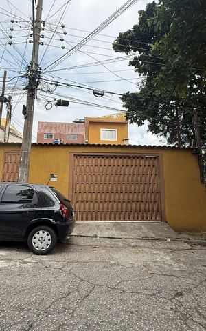 Casa à venda com 130m², 3 quartos e 4 vagas Casa à venda com 130m², 3 quartos e 4 vagasFachada