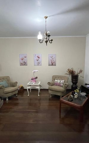 Casa à venda com 187m², 3 quartos e 2 vagas Casa à venda com 187m², 3 quartos e 2 vagasSala