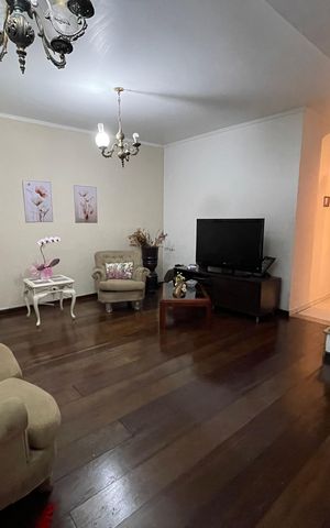 Casa à venda com 187m², 3 quartos e 2 vagas Casa à venda com 187m², 3 quartos e 2 vagasSala