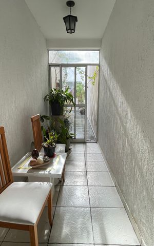 Casa à venda com 187m², 3 quartos e 2 vagas Casa à venda com 187m², 3 quartos e 2 vagasEntrada