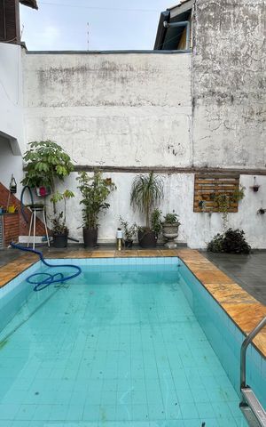 Casa à venda com 187m², 3 quartos e 2 vagas Casa à venda com 187m², 3 quartos e 2 vagasQuintal / Piscina