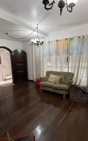 Casa à venda com 187m², 3 quartos e 2 vagas Casa à venda com 187m², 3 quartos e 2 vagasSala