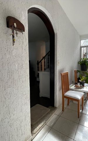Casa à venda com 187m², 3 quartos e 2 vagas Casa à venda com 187m², 3 quartos e 2 vagasEntrada