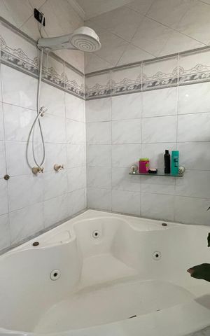Casa à venda com 187m², 3 quartos e 2 vagas Casa à venda com 187m², 3 quartos e 2 vagasBanheiro 1