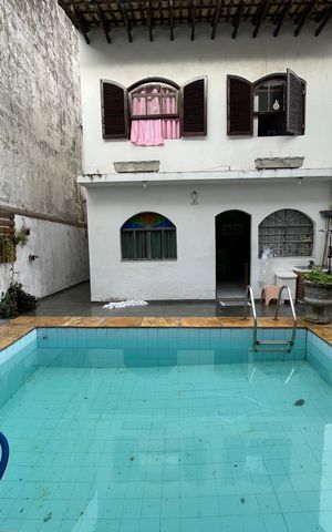 Casa à venda com 187m², 3 quartos e 2 vagas Casa à venda com 187m², 3 quartos e 2 vagasQuintal / Piscina