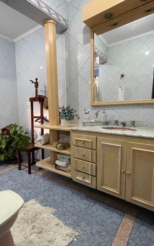 Casa à venda com 187m², 3 quartos e 2 vagas Casa à venda com 187m², 3 quartos e 2 vagasBanheiro 2