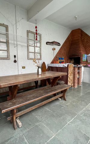 Casa à venda com 187m², 3 quartos e 2 vagas Casa à venda com 187m², 3 quartos e 2 vagasQuintal / Churrasqueira
