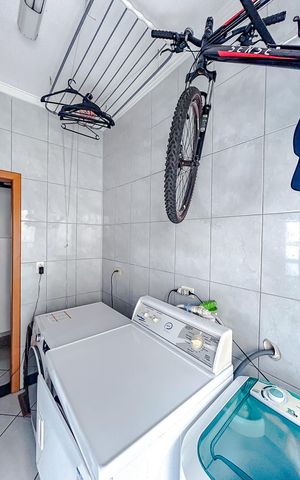 Casa à venda com 130m², 3 quartos e 2 vagasÁrea de Serviço