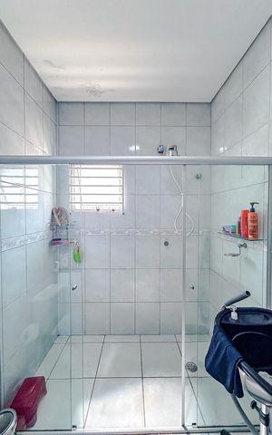 Casa à venda com 130m², 3 quartos e 2 vagasBanheiro
