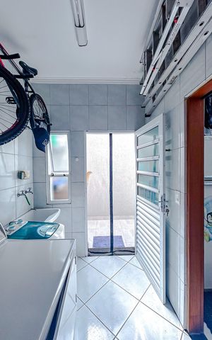 Casa à venda com 130m², 3 quartos e 2 vagasÁrea de Serviço
