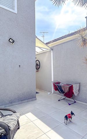 Casa à venda com 130m², 3 quartos e 2 vagasÁrea externa