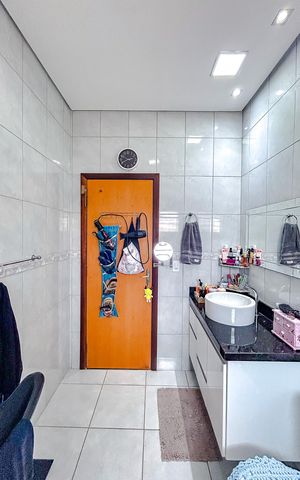 Casa à venda com 130m², 3 quartos e 2 vagasBanheiro