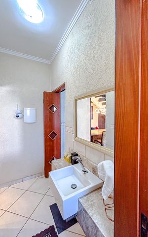 Casa à venda com 130m², 3 quartos e 2 vagasLavabo