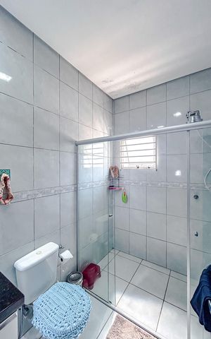 Casa à venda com 130m², 3 quartos e 2 vagasBanheiro