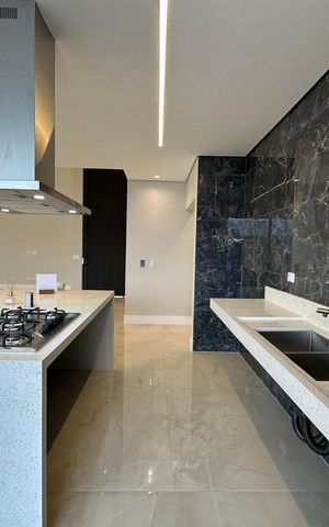 Casa de condomínio à venda com 323m², 4 quartos e 6 vagas Casa de condomínio à venda com 323m², 4 quartos e 6 vagasCozinha