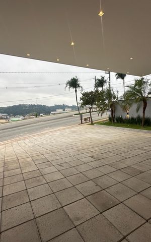 Casa de condomínio à venda com 323m², 4 quartos e 6 vagas Casa de condomínio à venda com 323m², 4 quartos e 6 vagasGaragem
