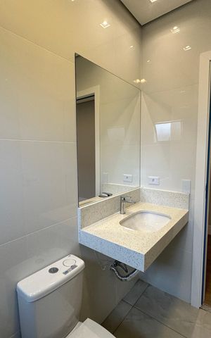 Casa de condomínio à venda com 323m², 4 quartos e 6 vagas Casa de condomínio à venda com 323m², 4 quartos e 6 vagasBanheiro da Suíte 3