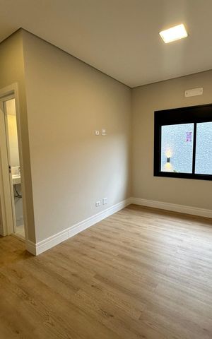 Casa de condomínio à venda com 323m², 4 quartos e 6 vagas Casa de condomínio à venda com 323m², 4 quartos e 6 vagasSuíte 2