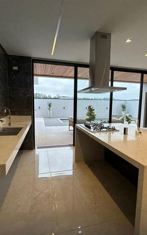 Casa de condomínio à venda com 323m², 4 quartos e 6 vagas Casa de condomínio à venda com 323m², 4 quartos e 6 vagasCozinha