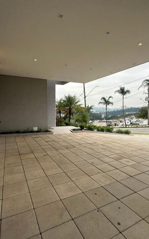 Casa de condomínio à venda com 323m², 4 quartos e 6 vagas Casa de condomínio à venda com 323m², 4 quartos e 6 vagasGaragem