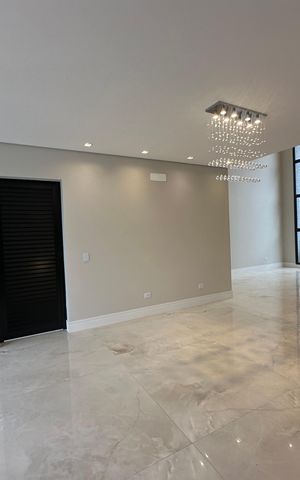 Casa de condomínio à venda com 323m², 4 quartos e 6 vagas Casa de condomínio à venda com 323m², 4 quartos e 6 vagasSala