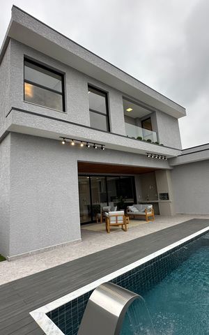 Casa de condomínio à venda com 323m², 4 quartos e 6 vagas Casa de condomínio à venda com 323m², 4 quartos e 6 vagasPiscina