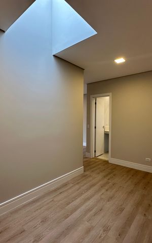 Casa de condomínio à venda com 323m², 4 quartos e 6 vagas Casa de condomínio à venda com 323m², 4 quartos e 6 vagasSuíte 4