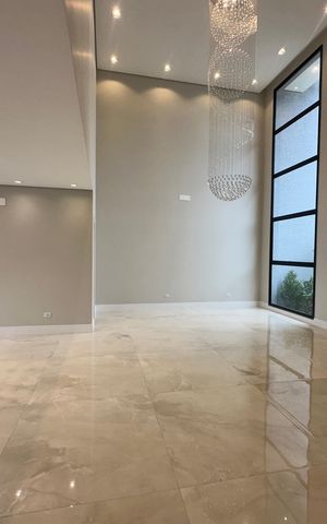 Casa de condomínio à venda com 323m², 4 quartos e 6 vagas Casa de condomínio à venda com 323m², 4 quartos e 6 vagasSala
