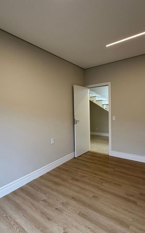 Casa de condomínio à venda com 323m², 4 quartos e 6 vagas Casa de condomínio à venda com 323m², 4 quartos e 6 vagasSuíte 2