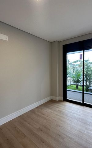 Casa de condomínio à venda com 323m², 4 quartos e 6 vagas Casa de condomínio à venda com 323m², 4 quartos e 6 vagasSuíte 1