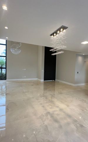 Casa de condomínio à venda com 323m², 4 quartos e 6 vagas Casa de condomínio à venda com 323m², 4 quartos e 6 vagasSala
