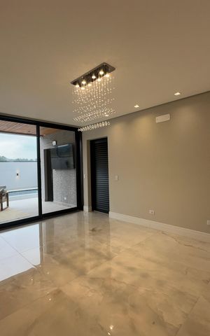 Casa de condomínio à venda com 323m², 4 quartos e 6 vagas Casa de condomínio à venda com 323m², 4 quartos e 6 vagasSala