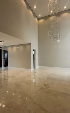 Casa de condomínio à venda com 323m², 4 quartos e 6 vagas Casa de condomínio à venda com 323m², 4 quartos e 6 vagasSala