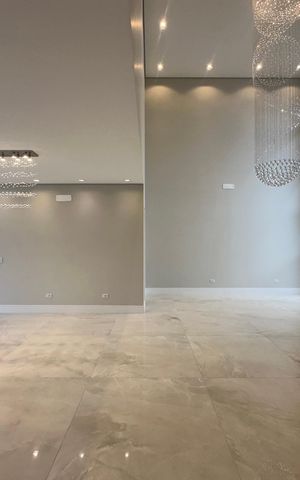 Casa de condomínio à venda com 323m², 4 quartos e 6 vagas Casa de condomínio à venda com 323m², 4 quartos e 6 vagasSala
