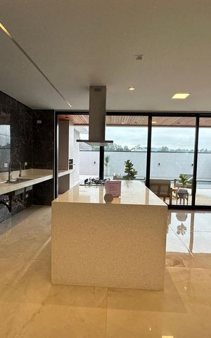 Casa de condomínio à venda com 323m², 4 quartos e 6 vagas Casa de condomínio à venda com 323m², 4 quartos e 6 vagasCozinha