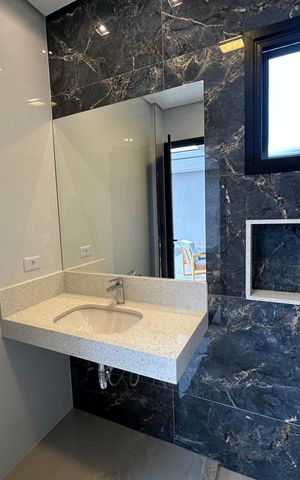 Casa de condomínio à venda com 323m², 4 quartos e 6 vagas Casa de condomínio à venda com 323m², 4 quartos e 6 vagasBanheiro Social