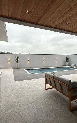 Casa de condomínio à venda com 323m², 4 quartos e 6 vagas Casa de condomínio à venda com 323m², 4 quartos e 6 vagasChurrasqueira