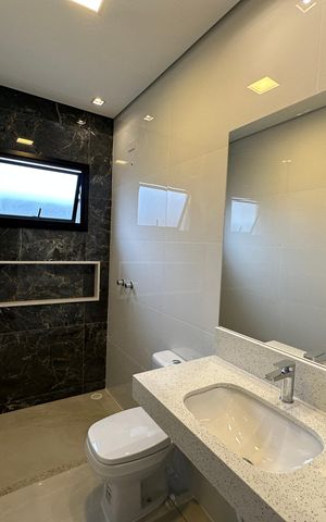 Casa de condomínio à venda com 323m², 4 quartos e 6 vagas Casa de condomínio à venda com 323m², 4 quartos e 6 vagasBanheiro da Suíte 3