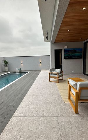 Casa de condomínio à venda com 323m², 4 quartos e 6 vagas Casa de condomínio à venda com 323m², 4 quartos e 6 vagasPiscina