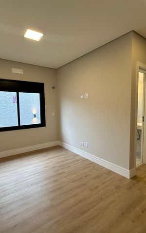 Casa de condomínio à venda com 323m², 4 quartos e 6 vagas Casa de condomínio à venda com 323m², 4 quartos e 6 vagasSuíte 3