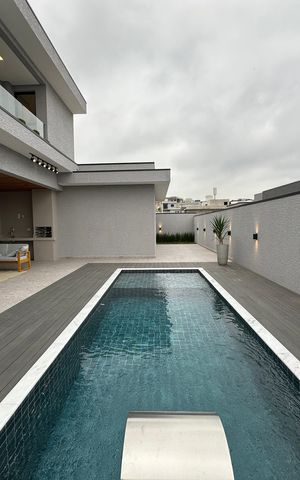Casa de condomínio à venda com 323m², 4 quartos e 6 vagas Casa de condomínio à venda com 323m², 4 quartos e 6 vagasPiscina