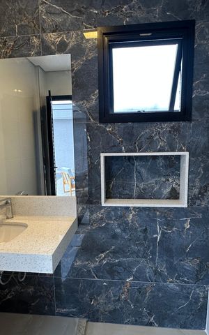 Casa de condomínio à venda com 323m², 4 quartos e 6 vagas Casa de condomínio à venda com 323m², 4 quartos e 6 vagasBanheiro Social