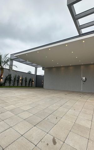 Casa de condomínio à venda com 323m², 4 quartos e 6 vagas Casa de condomínio à venda com 323m², 4 quartos e 6 vagasGaragem